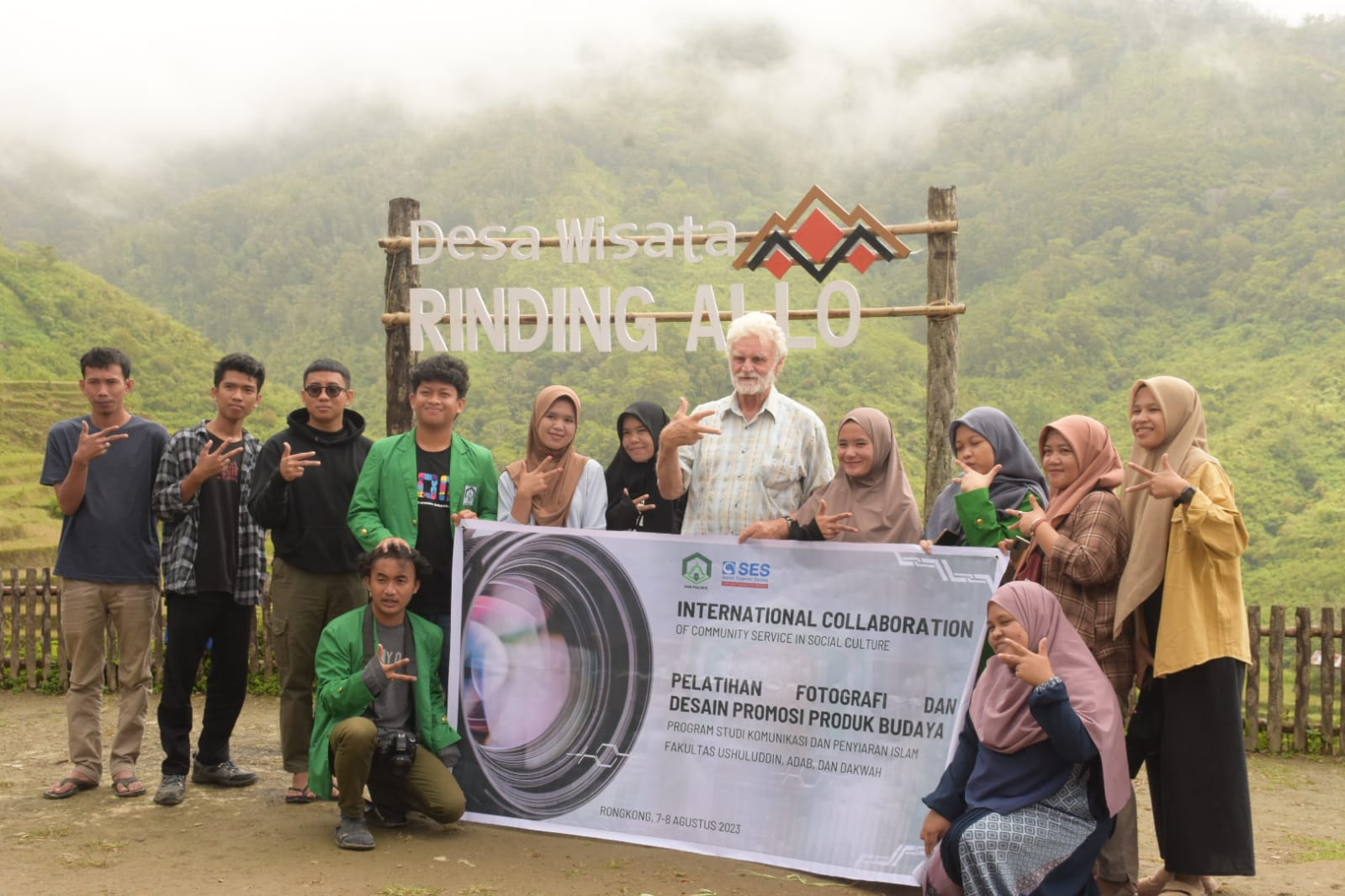 Tingkatkan Kreativitas Pemuda Salurante, Prodi Komunikasi dan Penyiaran Islam Laksanakan Pelatihan Fotografi dan Desain Promosi Produk