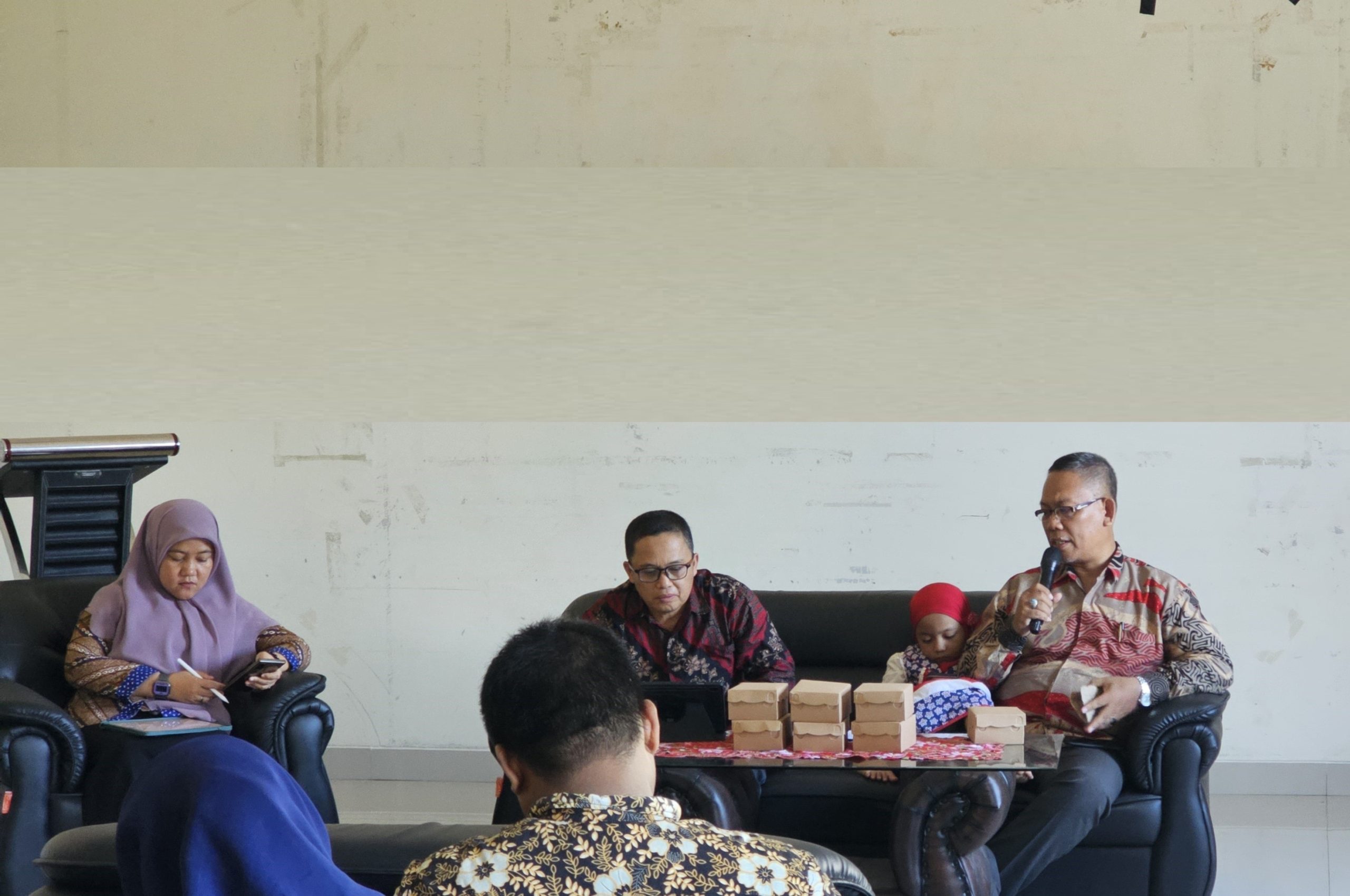 REFRESHMENT DOSEN DAN TENDIK: FUAD IAIN PALOPO GELAR RAPAT KOORDINASI FAKULTAS