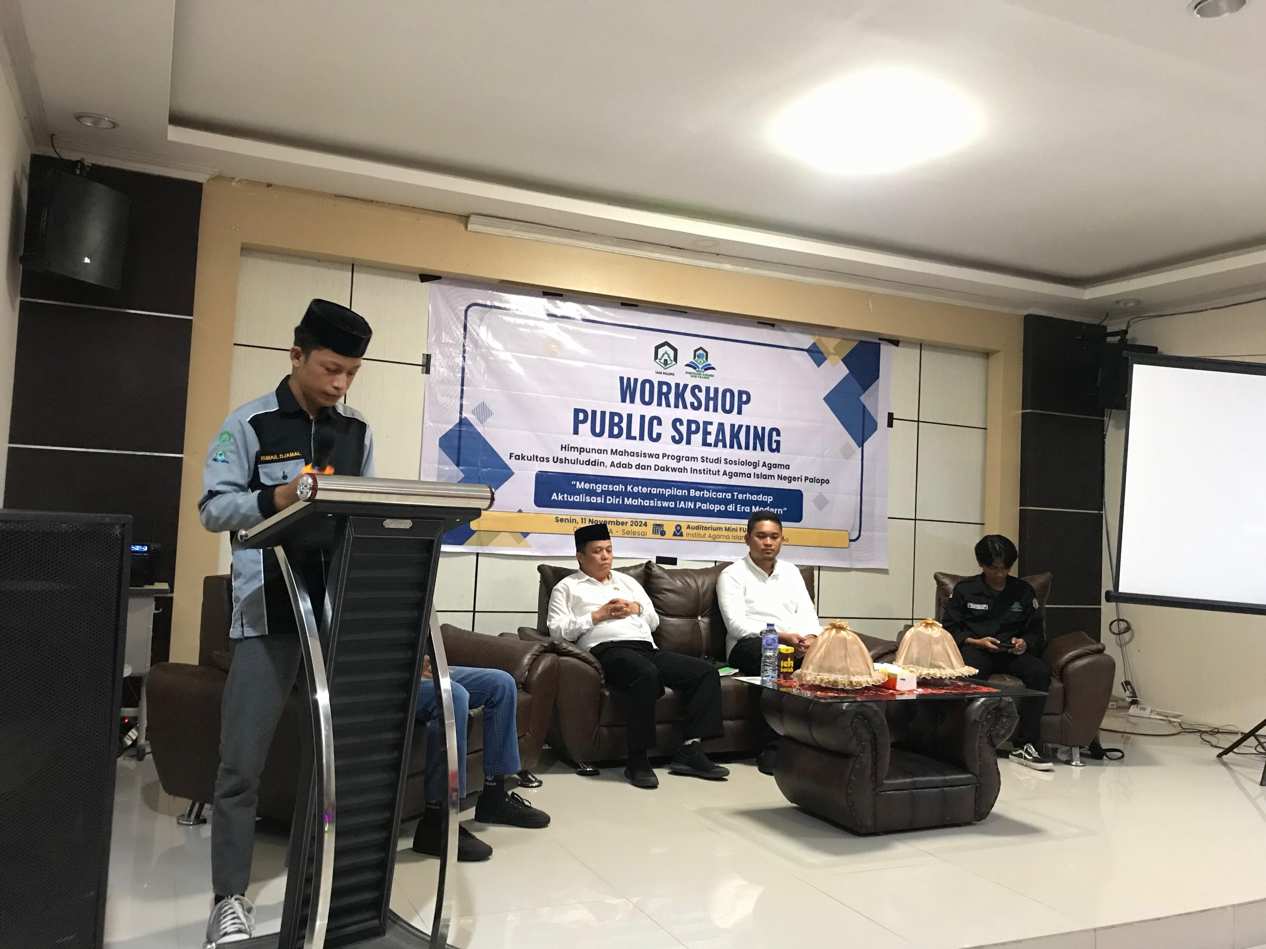 TINGKATKAN KETERAMPILAN BERBICARA DI ERA MODERN, HMPS SOSIOLOGI AGAMA GELAR WORKSHOP PUBLIC SPEAKING